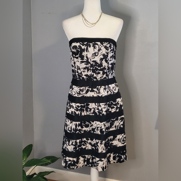 White House Black Market Strapless Lined Floral Lace Accent Wedding Prom Sz 10 - Picture 1 of 14